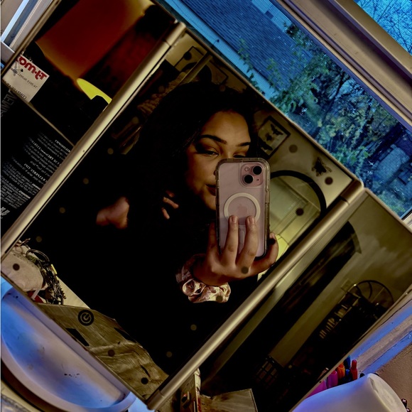 Meet your Posher, Trinity - Picture 1 of 1